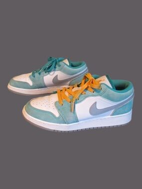 Nike Air Jordan 1 Low GS "New Emerald" Youth Sneakers Emerald and Gold Size 5.5